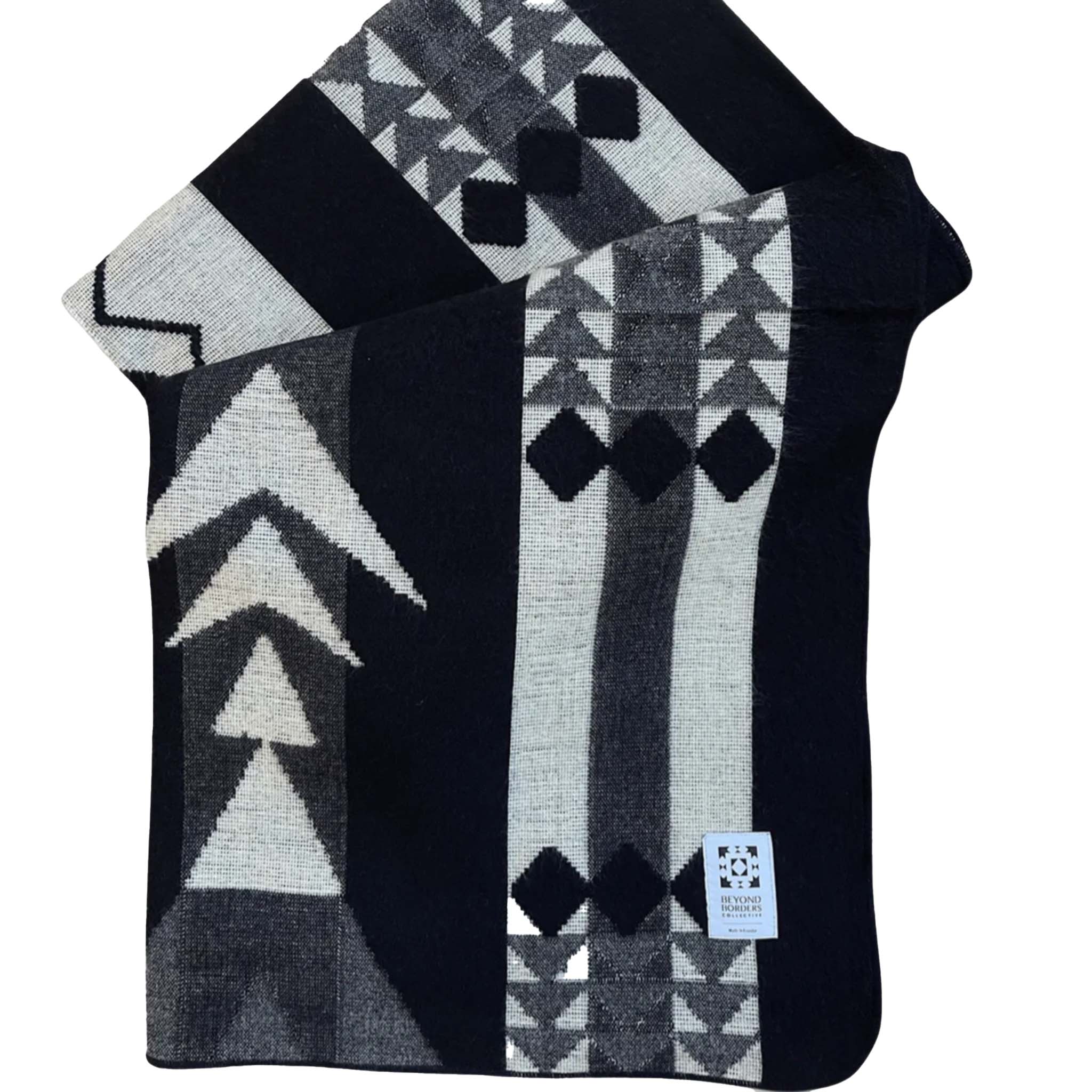Beyond Borders Collective - Loja Blanket - Ivory / Black