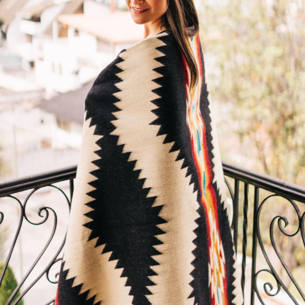 Beyond Borders Collective - Tsachila Blanket - Colorful Black