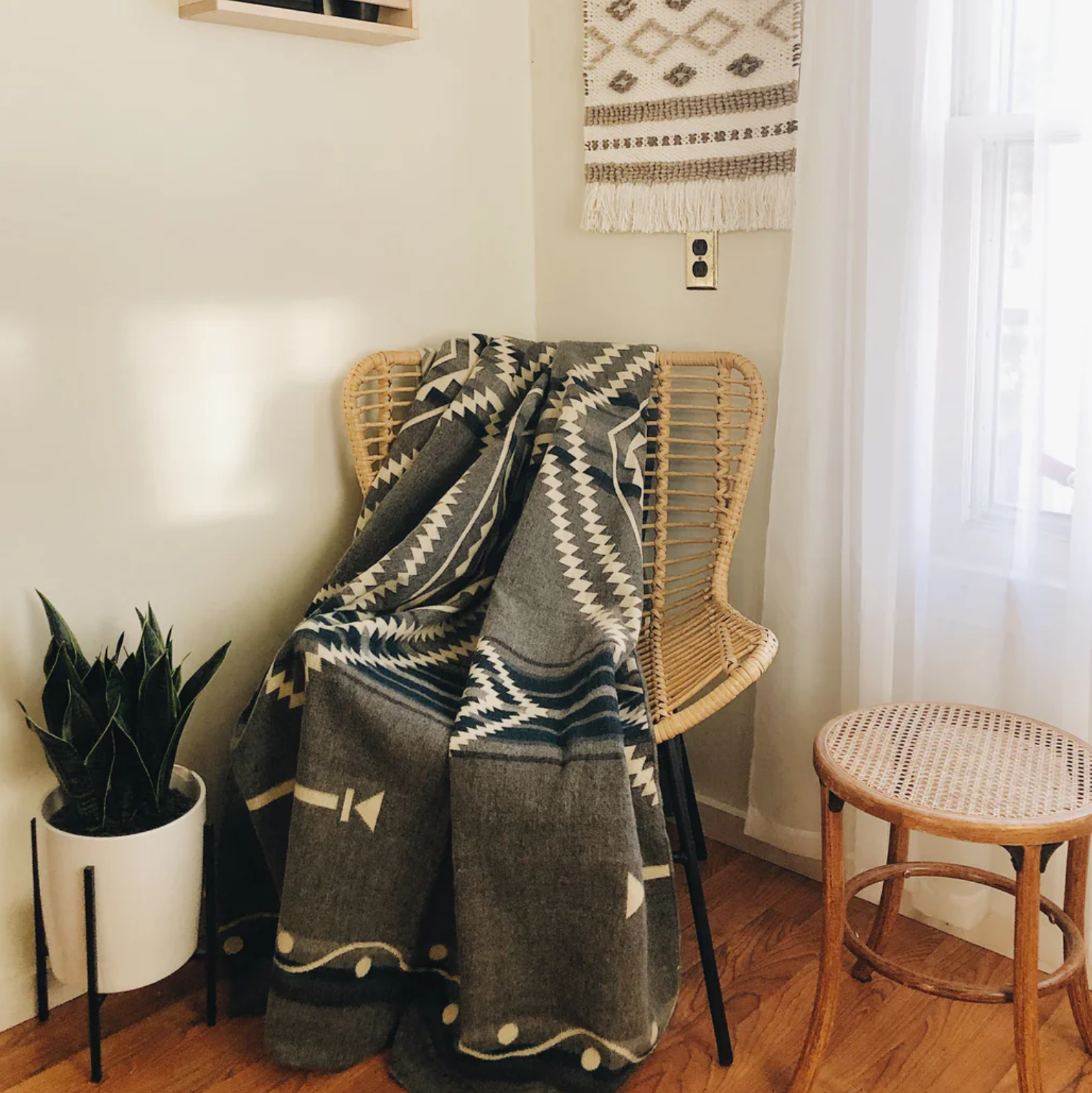 Beyond Borders Collective - Achuar Blanket - Ash Grey