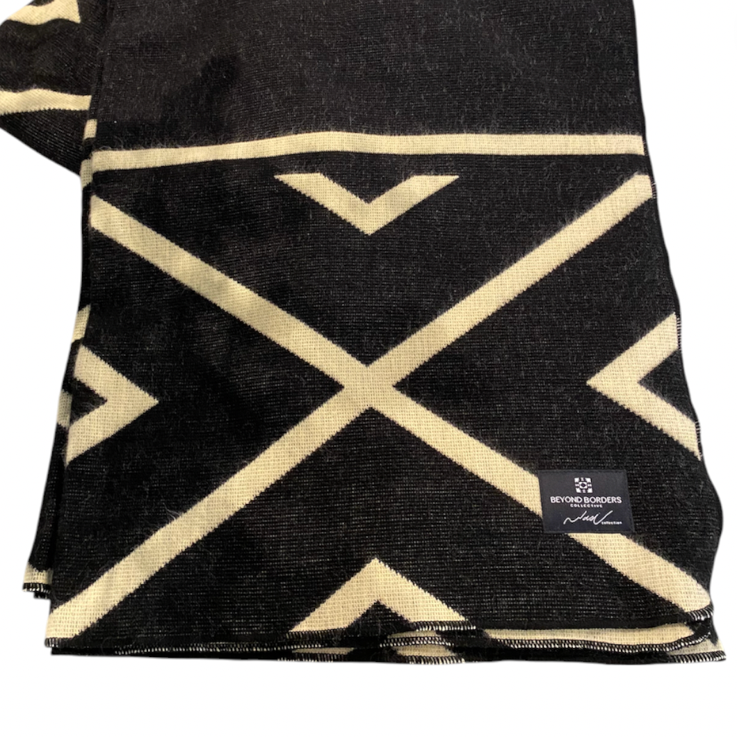 Beyond Borders Collective - Diamante Blanket - Natural / Black