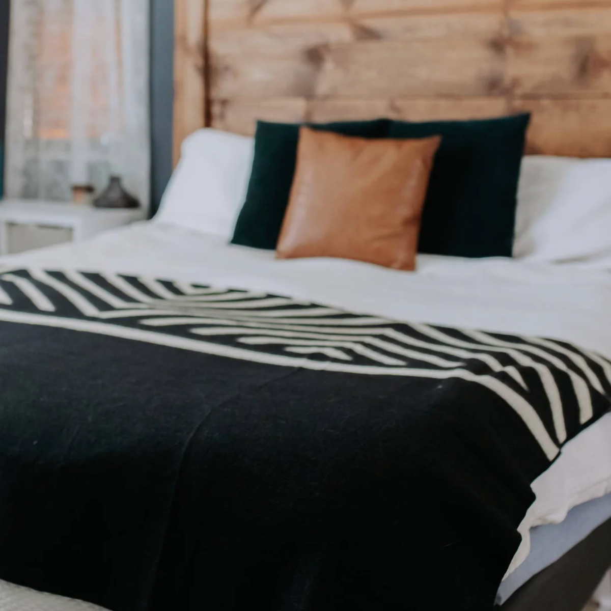 Beyond Borders Collective - Paramo Blanket - Natural / Black