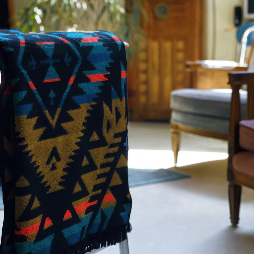 Beyond Borders Collective - Canoa Throw - Tropical Black