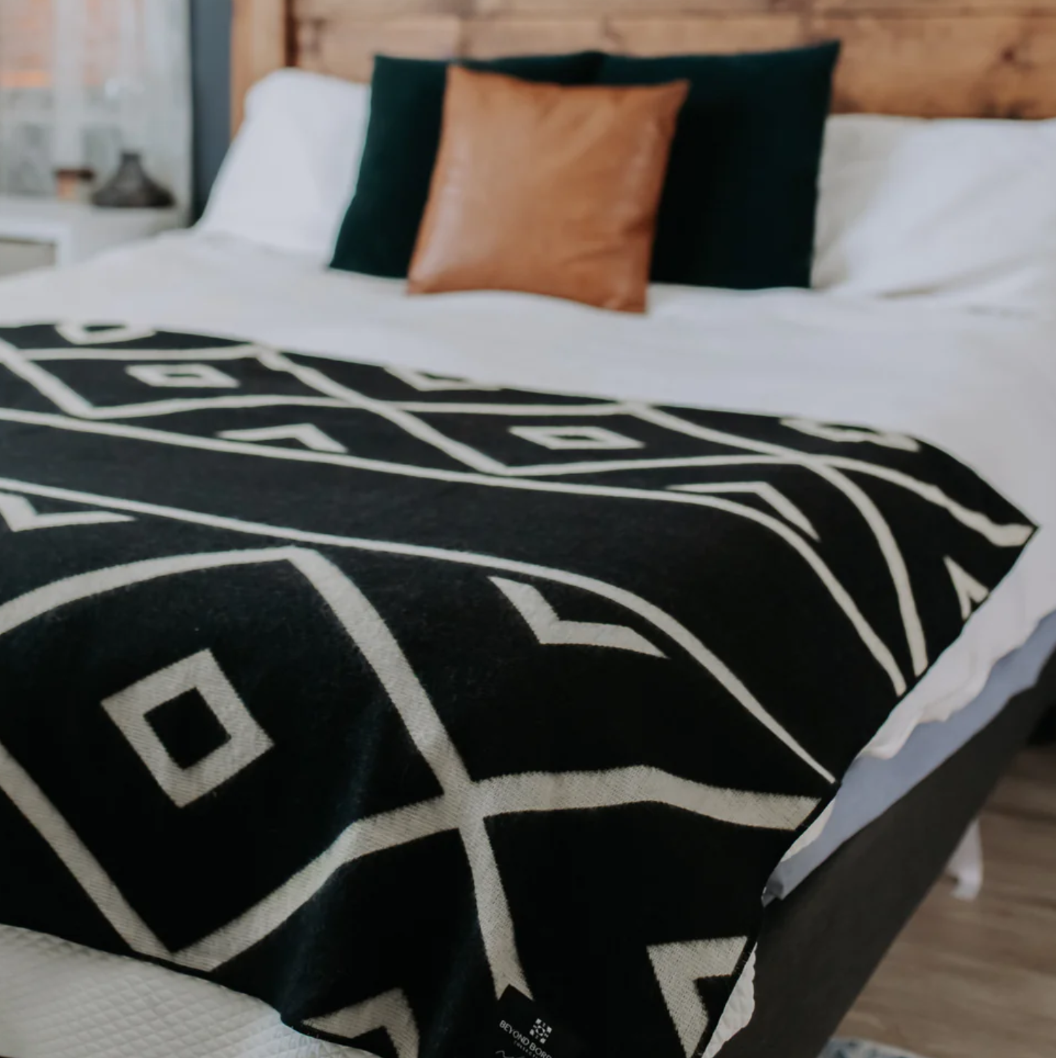 Beyond Borders Collective - Diamante Blanket - Natural / Black