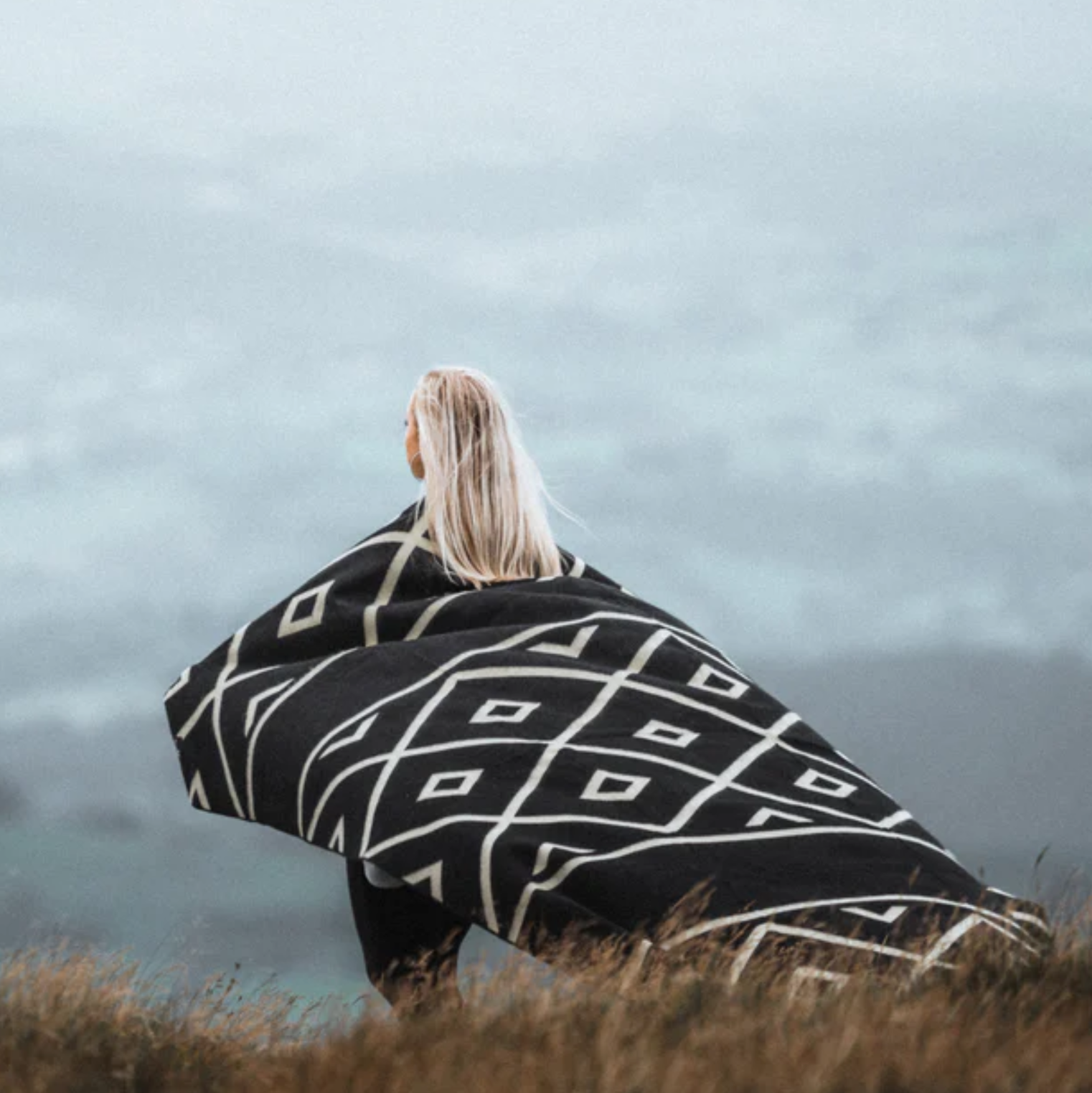 Beyond Borders Collective - Diamante Blanket - Natural / Black