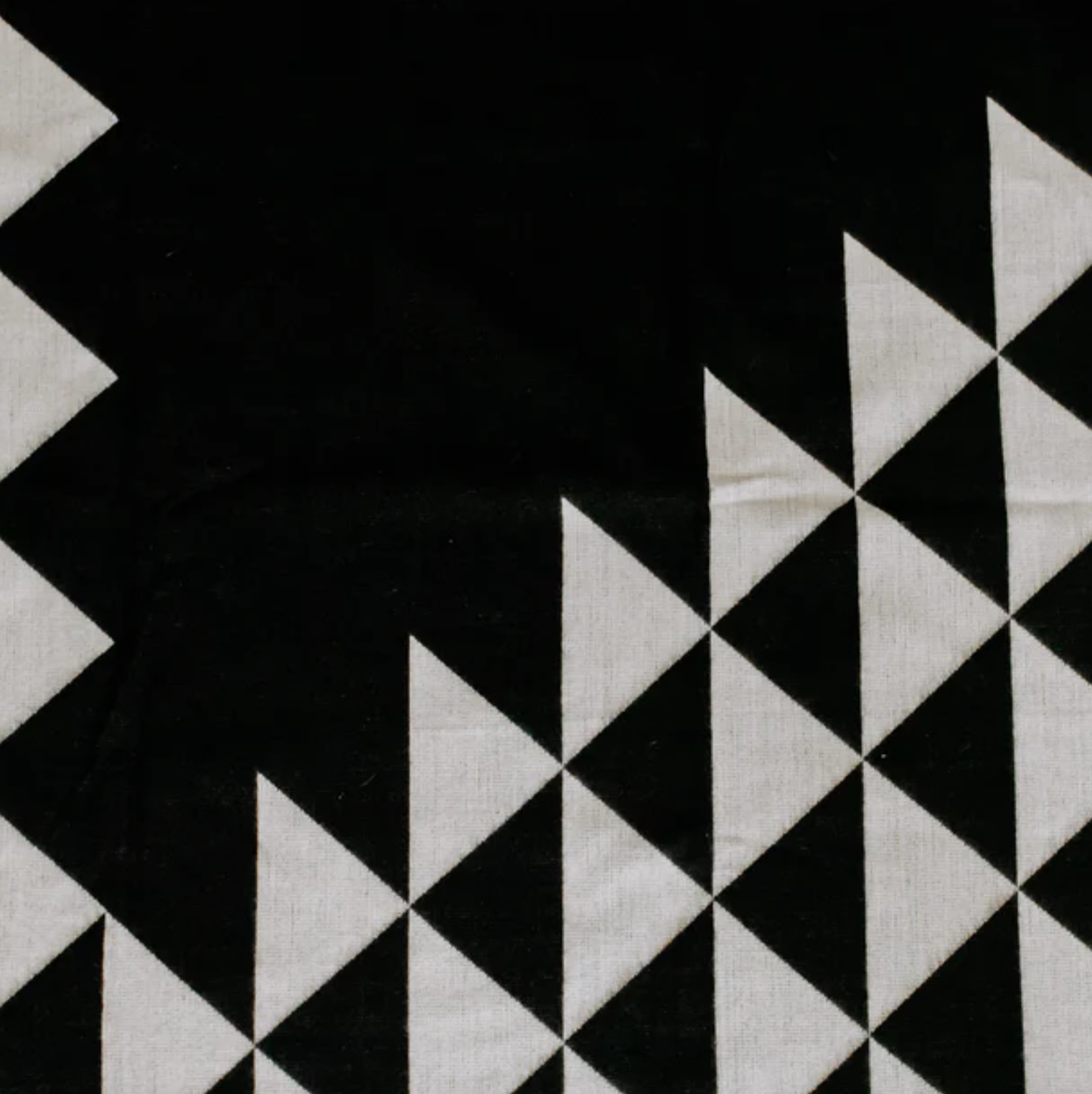 Beyond Borders Collective - Nevado Blanket - Natural / Black