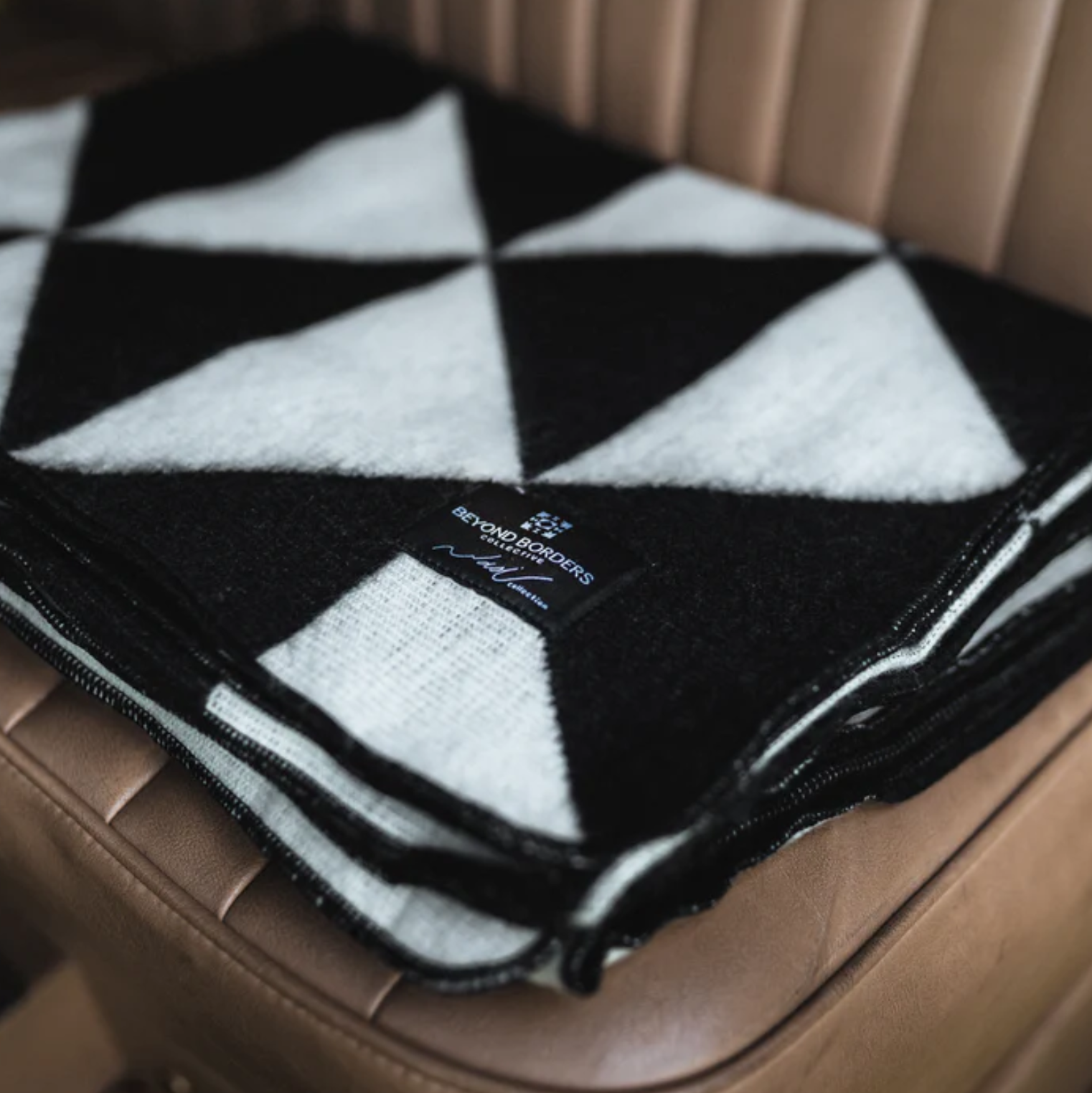 Beyond Borders Collective - Nevado Blanket - Natural / Black
