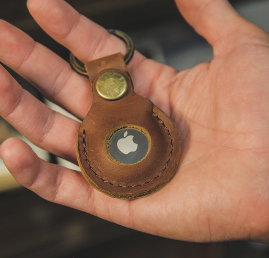 Rustico - Leather AirTag Case with Key Ring - Saddle