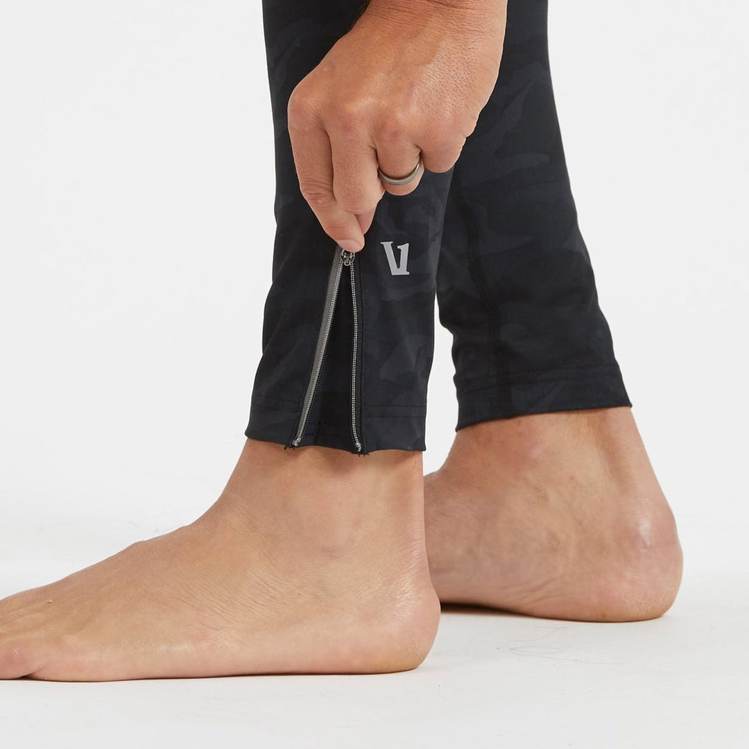 Vuori - Limitless Compression Tight - Black Camo